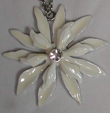 Cream Enamelled Flower Necklace 9711019