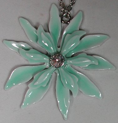 Soft Green Enamelled Flower Necklace 9711019
