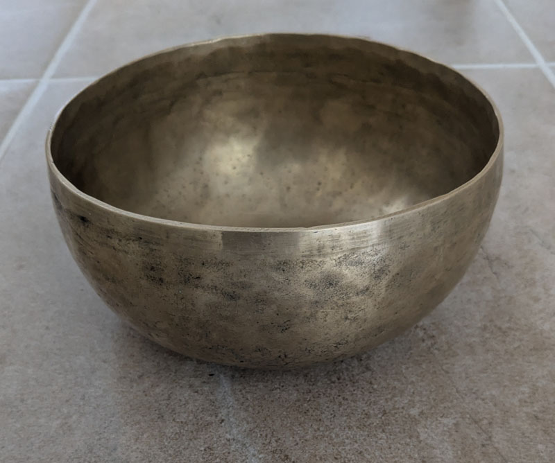 Hand Made Metal Tibetan Singing Bowl 16 cm Diameter 580g  (223 Hz)