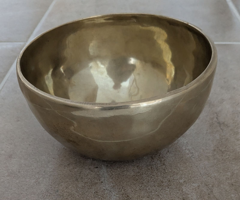 Hand Beaten Metal Tibetan Singing Bowl  16cm Diameter 652g B  (289 Hz)