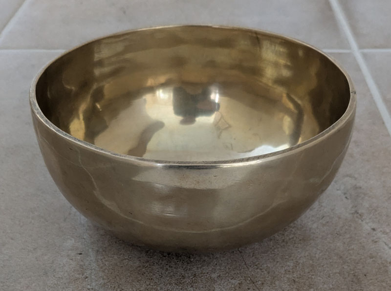 Hand Made Metal Tibetan Singing Bowl 16 cm Diameter 740g  (298 Hz) 