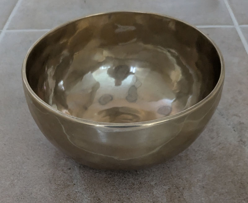 Hand Made Metal Tibetan Singing Bowl 16 cm Diameter 744g  (286 Hz) 