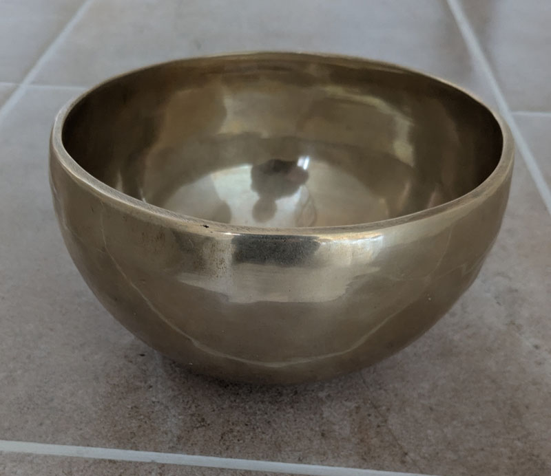 Hand Made Metal Tibetan Singing Bowl 16 cm Diameter 744g  (295 Hz) (A)