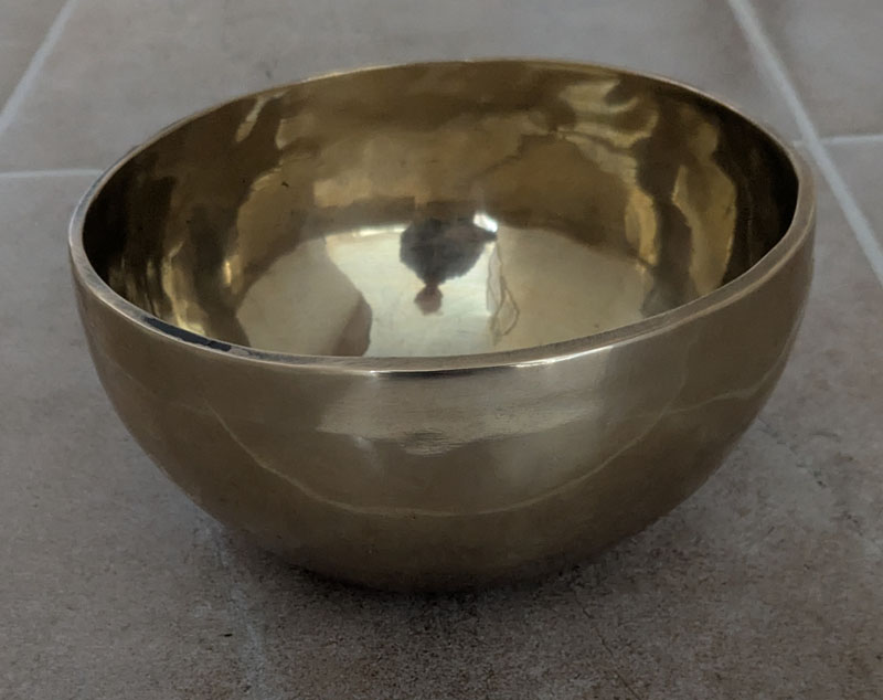 Hand Made Metal Tibetan Singing Bowl 17.5cm Diameter 902g  (275 Hz)