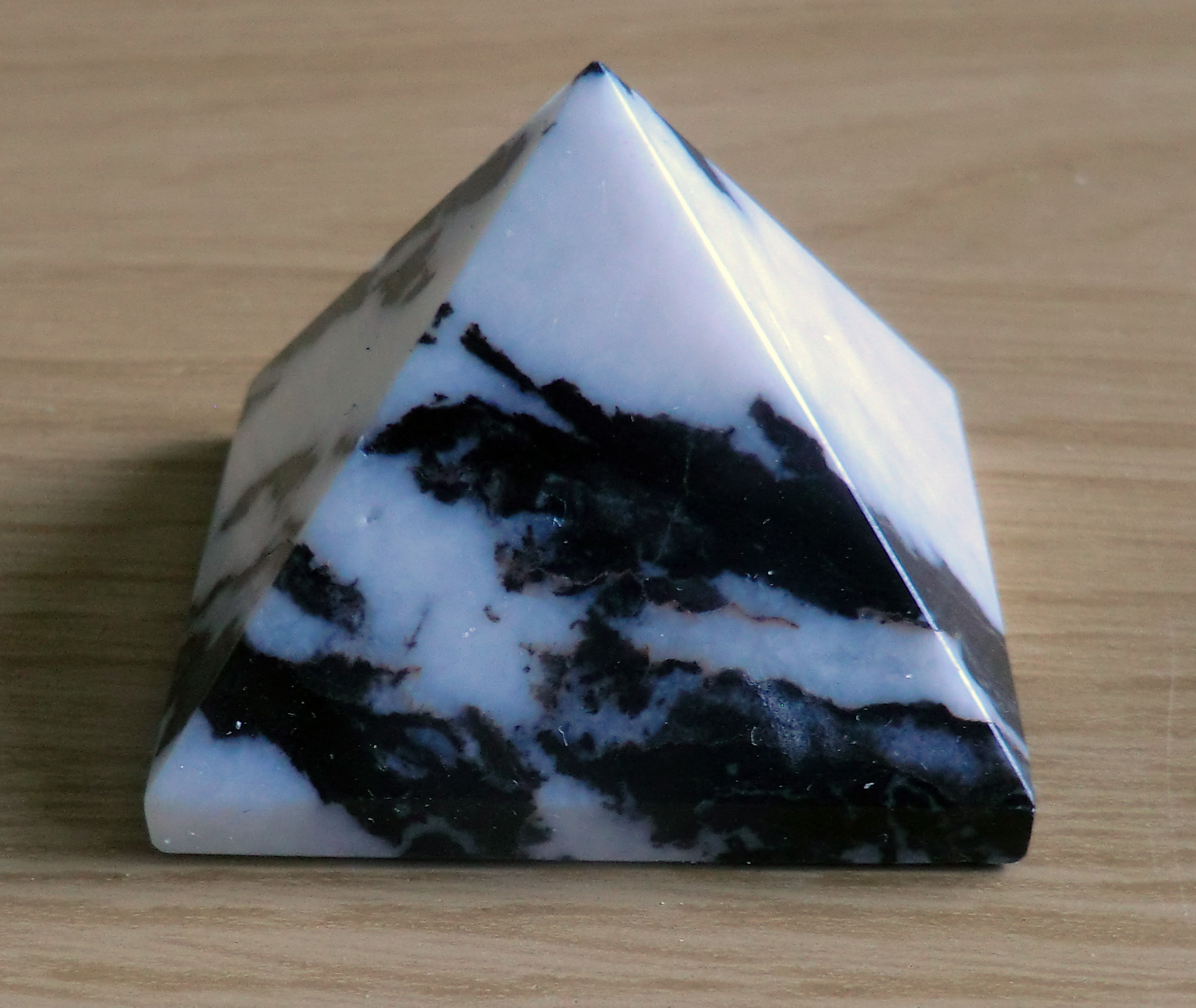 Crystal Pyramid 07 37mm Square