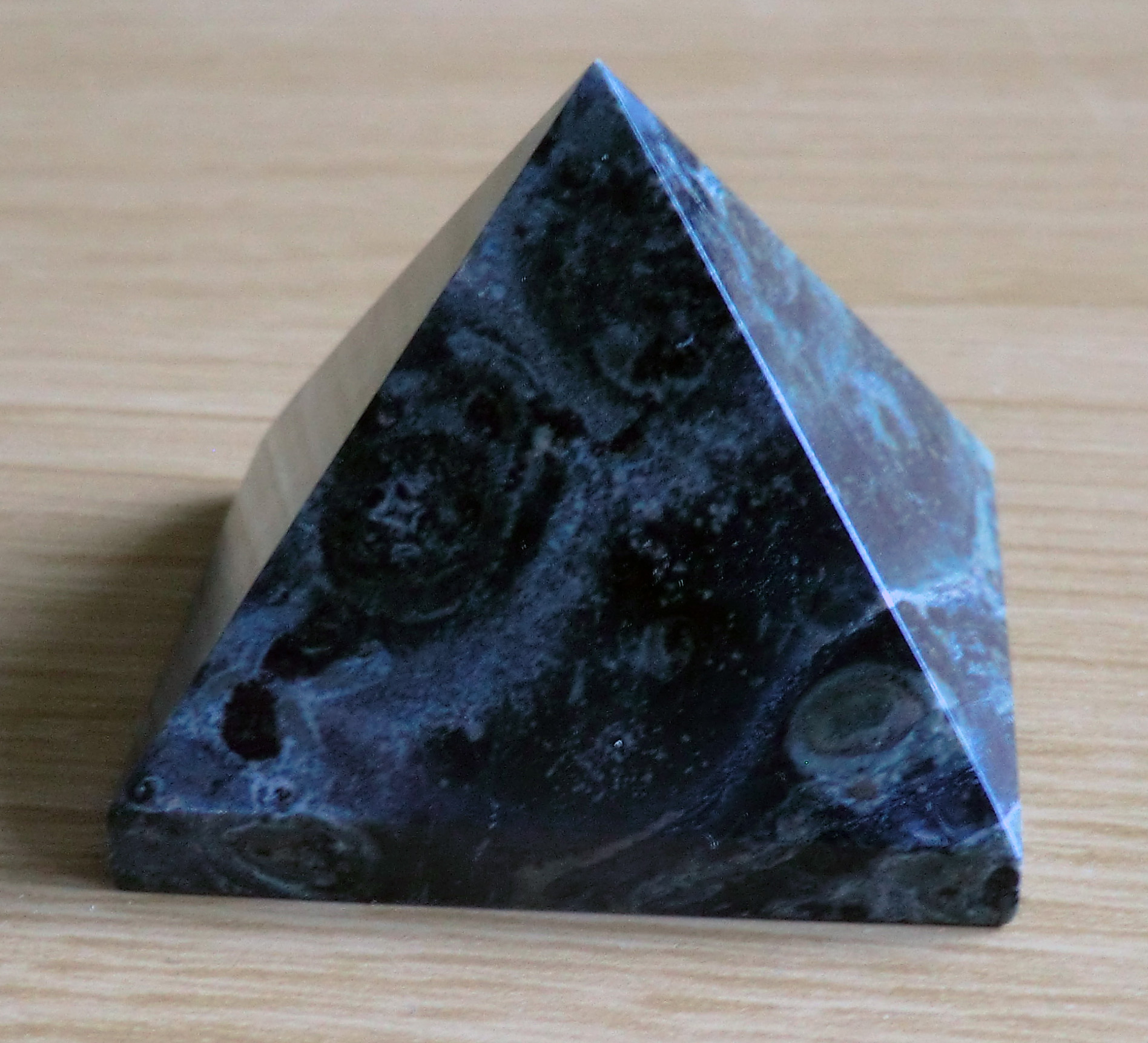 Crystal Pyramid 10 37mm Square